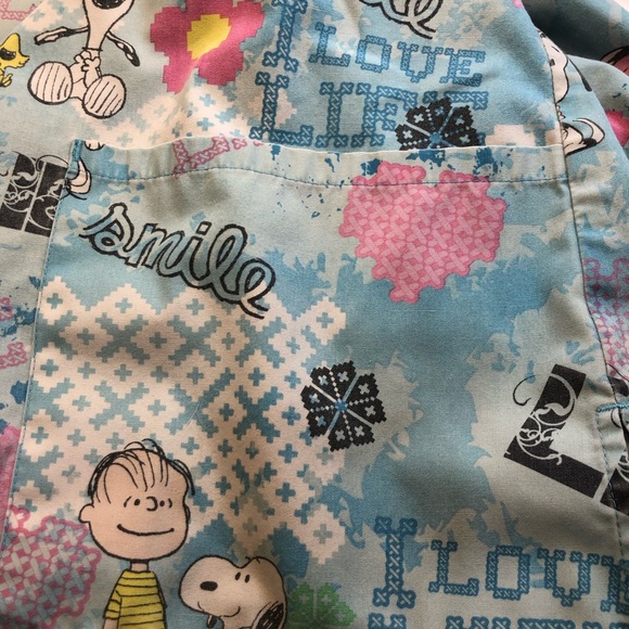 Peanuts Scrub Top  Nurses Top 2 large front pockets XL V Neck - Picture 5 of 9
